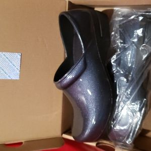 Pearlized purple Clogs. Anywear brand size eu40/us9. Brand new/never worn